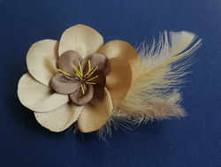 Textilní brož - květina