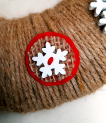 Věnec červený s vločkami