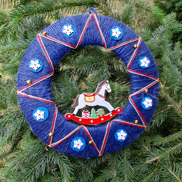 Věnec vánoční s koníkem